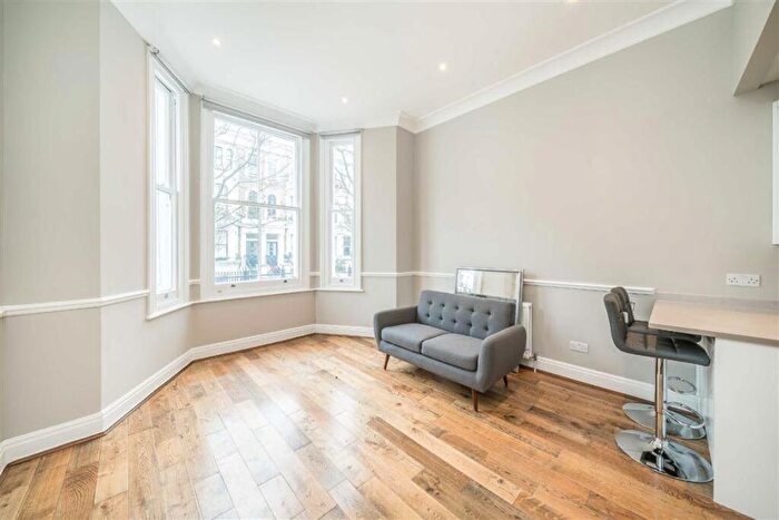 2 Bedroom Flat To Rent In Redcliffe Street, South Kensington, SW10