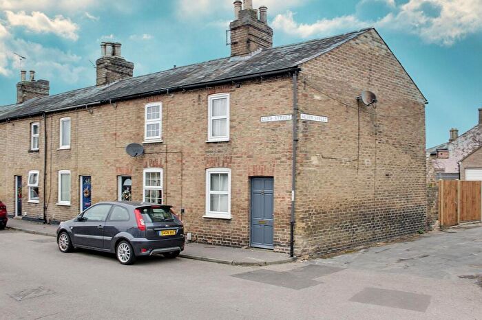 2 Bedroom End Of Terrace House To Rent In Luke Street, Eynesbury, PE19