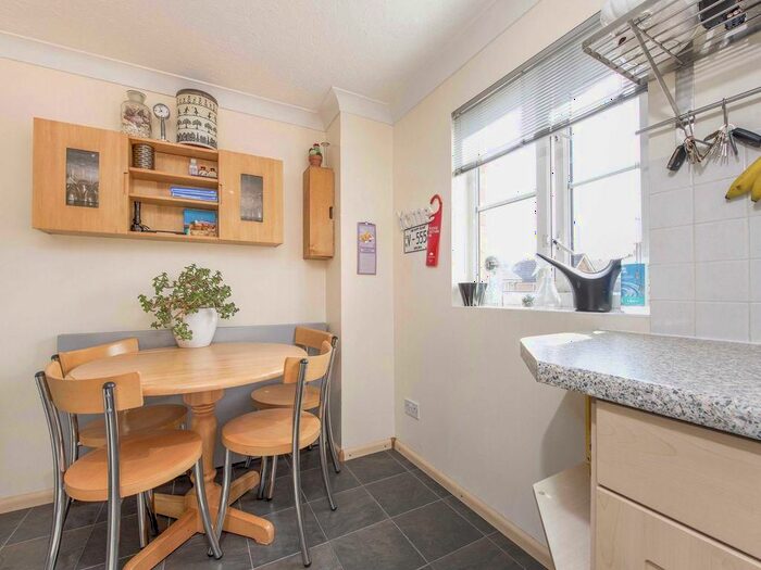 5 Bedroom Detached House To Rent In Sunningdale Close, London, SE28