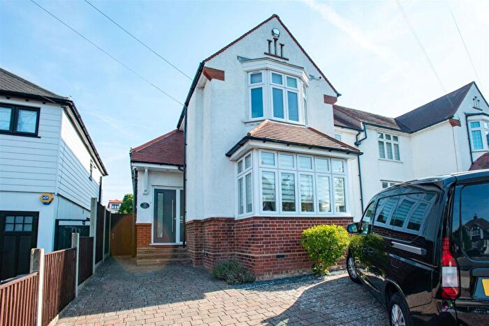 4 Bedroom Semi-Detached House For Sale In Park Avenue, Orpington, BR6