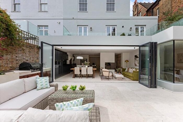 3 Bedroom Apartment For Sale In Haverstock Hill, Belsize Park, London, NW3