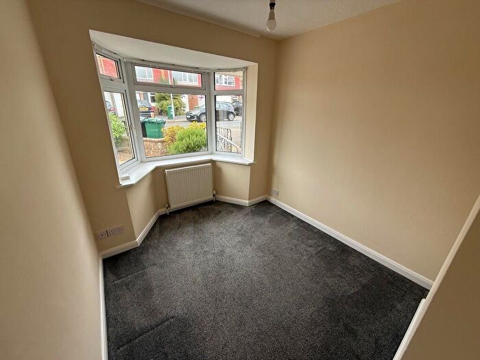 2 Bedroom Detached Bungalow To Rent In Park Crescent, Portslade, BN41