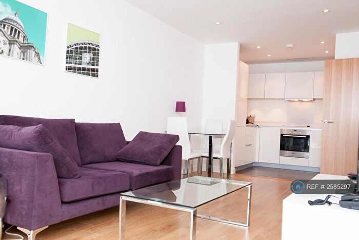 2 Bedroom Flat To Rent In Waterhouse Apartments, Croydon, CR0