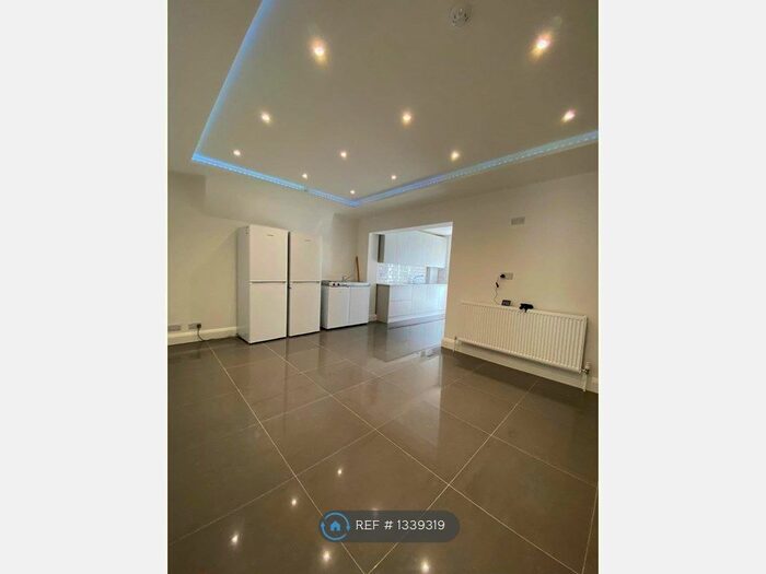 6 Bedroom Terraced House To Rent In Princes Avenue, London, W3