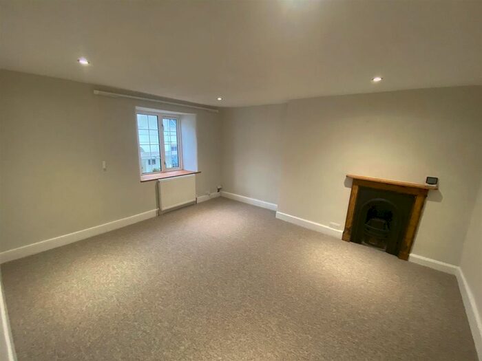 2 Bedroom Cottage To Rent In East Street, Braunton, EX33