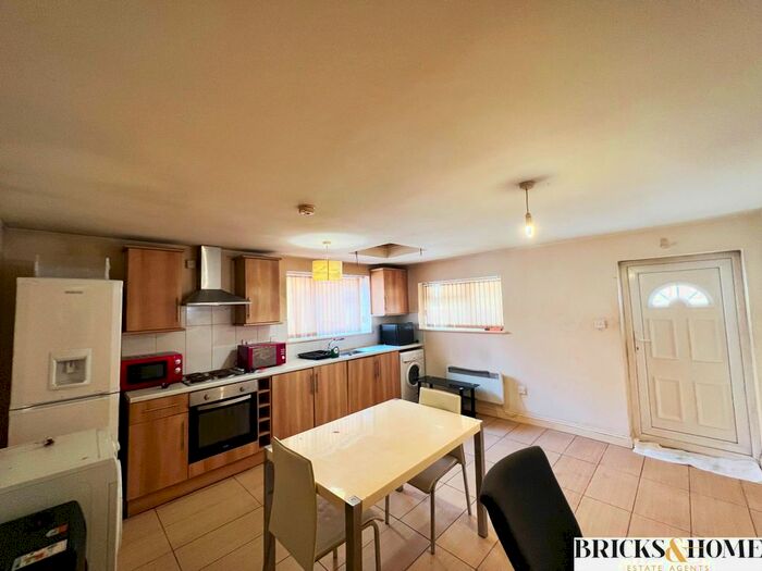 2 Bedroom Maisonette To Rent In Trinity Yard, Trinity Lane, Hinckley, LE10