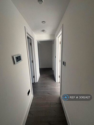 3 Bedroom Flat To Rent In Dalston, Dalston, E8