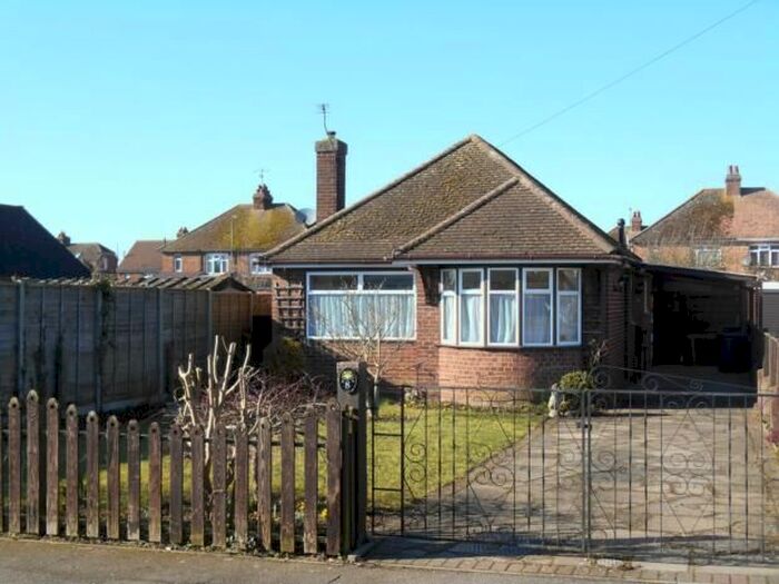 2 Bedroom Bungalow To Rent In The Slade, Clapham, MK41