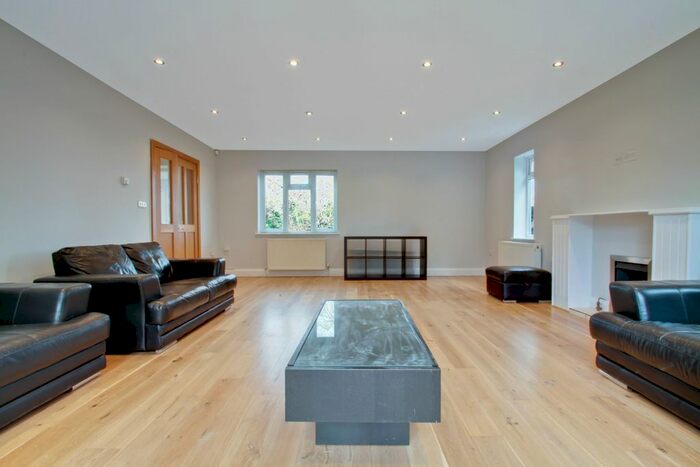 4 Bedroom Detached House To Rent In Granville Place High Road, Finchley, N12