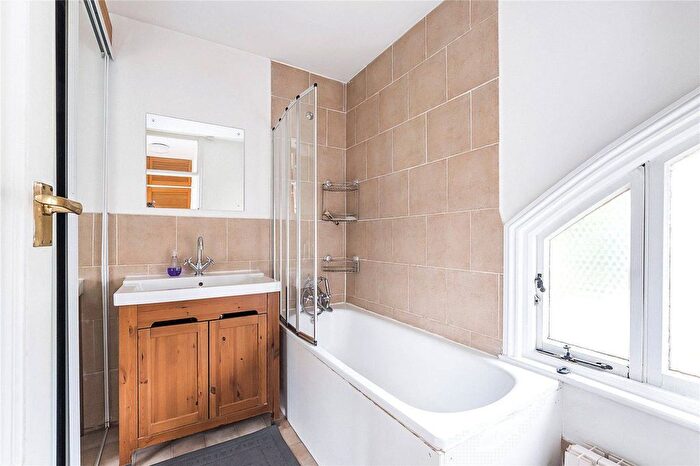 3 Bedroom Flat To Rent In Ridgway, Wimbledon, London, SW19