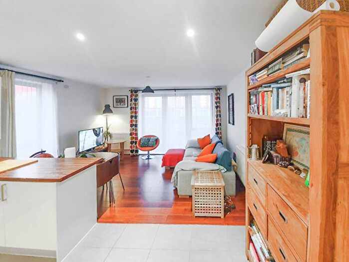 2 Bedroom Flat For Sale In Nihill Place, Croydon, CR0