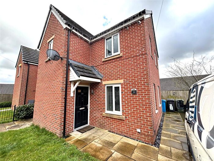 3 Bedroom Semi-Detached House To Rent In Crabtree Road, Oldham, Lancashire, OL1