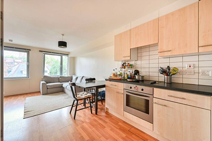 1 Bedroom Flat To Rent In Bourbon Lane, Shepherd's Bush, London, W12