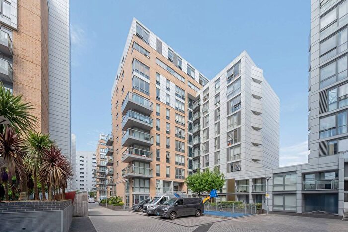 2 Bedroom Flat To Rent In Dowells Street, Greenwich, London, SE10