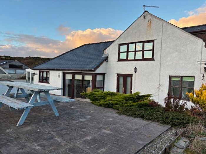 1 Bedroom Semi-Detached Bungalow To Rent In Holyhead, LL65