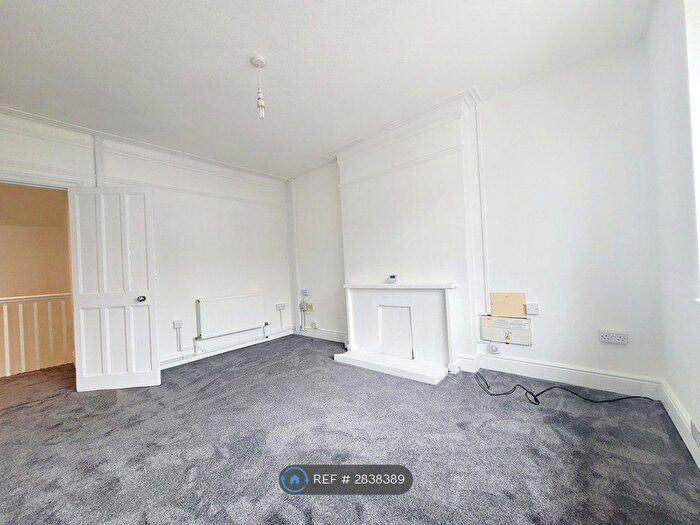 2 Bedroom Flat To Rent In Irlam, Manchester, M44