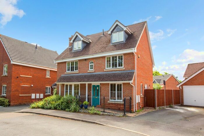 6 Bedroom Detached House To Rent In Churchlands, Aldershot, GU11