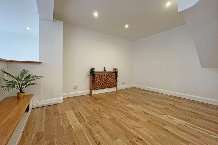 4 Bedroom Detached House For Sale In Claremount Gardens, Epsom Downs, Surrey, KT18