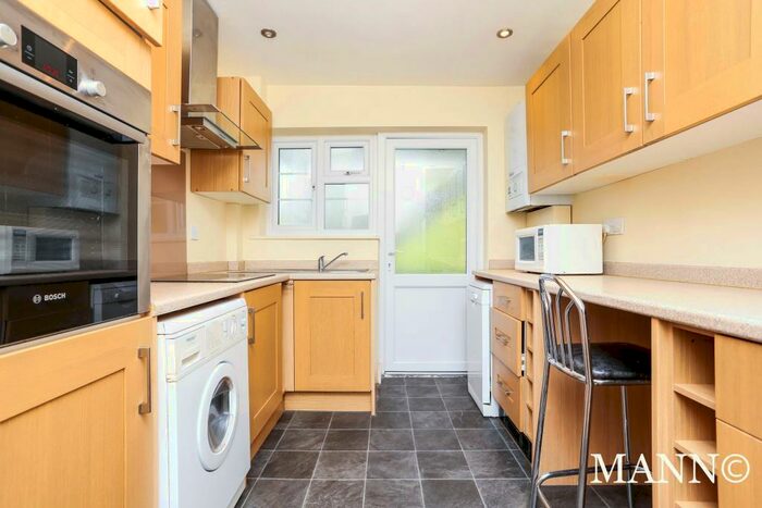 2 Bedroom Flat To Rent In Amblecote Close, London, SE12