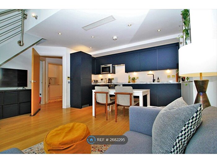 2 Bedroom Flat To Rent In Slaney Road, Romford, RM1