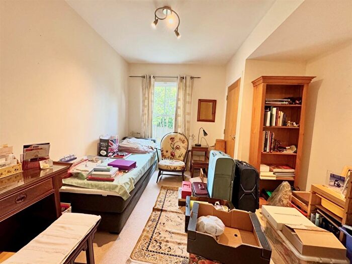 2 Bedroom Flat For Sale In Cavendish Road, Bowdon, WA14