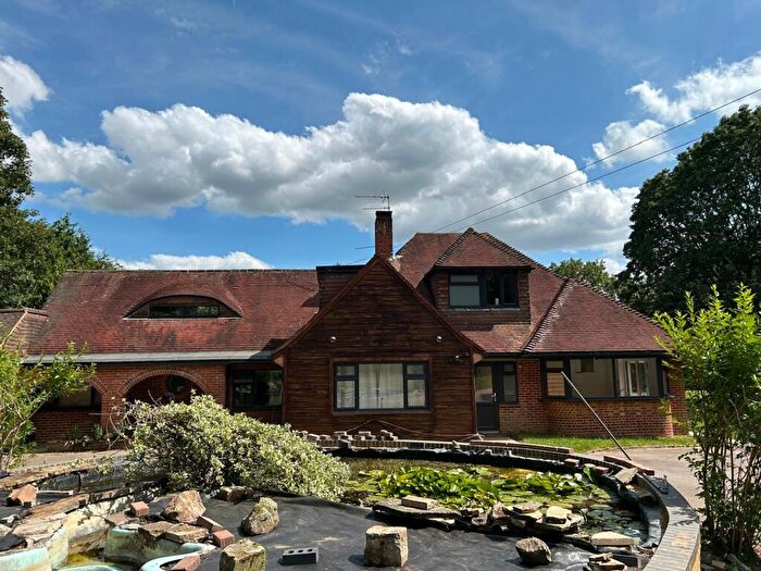 Studio To Rent In Bath Road, Knowl Hill, RG10