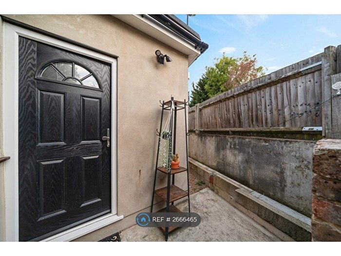 1 Bedroom Flat To Rent In Beckenham Hill Road, London, SE6