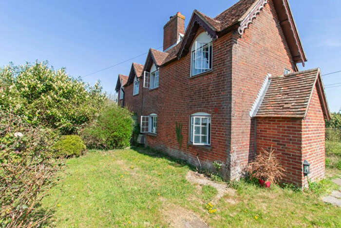 3 Bedroom Cottage To Rent In Alton Road, Odiham, Hook, RG29