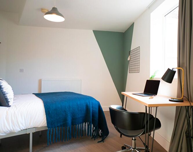 5 Bedroom Flat To Rent In Dickenson Road, Manchester, M13