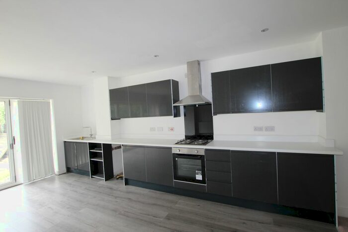 3 Bedroom Semi-Detached House To Rent In York Avenue, Bamford, Rochdale, OL11