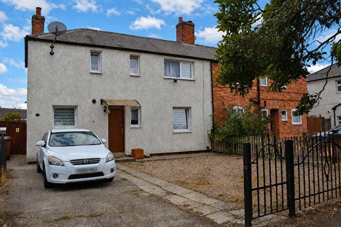 3 Bedroom Semi-Detached House For Sale In Beech Avenue, Newark, NG24