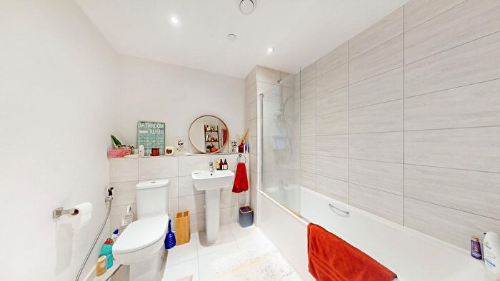 2 Bedroom Flat To Rent In Hatton Road, Wembley, HA0