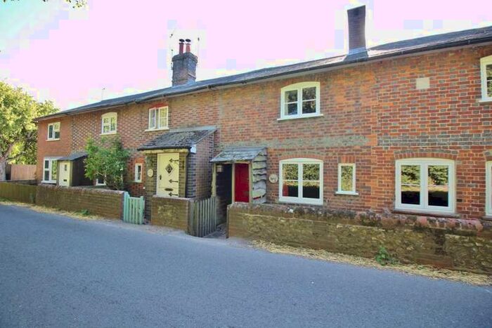 2 Bedroom Property To Rent In Portland Place North Waltham, RG25