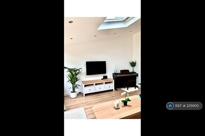 5 Bedroom Terraced House To Rent In Clewer New Town, Windsor, SL4