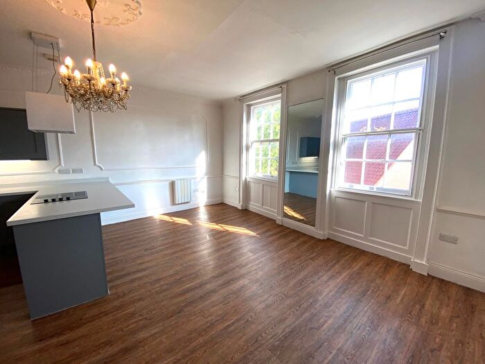2 Bedroom Flat To Rent In Northgate House, Newark, NG24