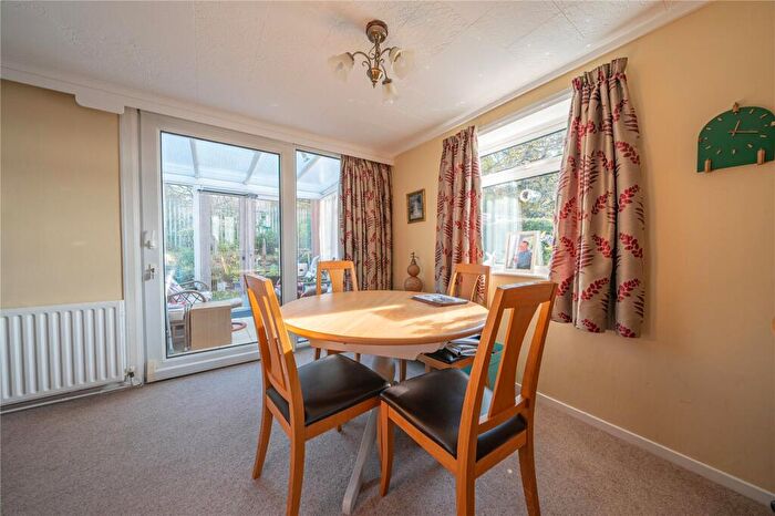 3 Bedroom End Of Terrace House For Sale In Nursery Close, Leeds, LS17