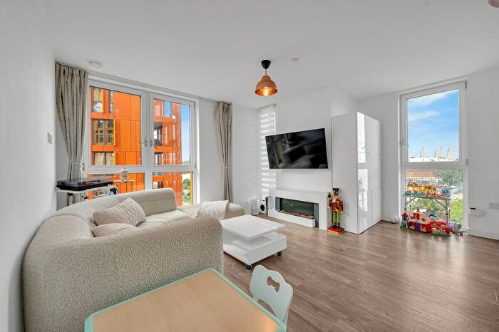 3 Bedroom Flat To Rent In Telegraph Avenue, Loop Court, SE10