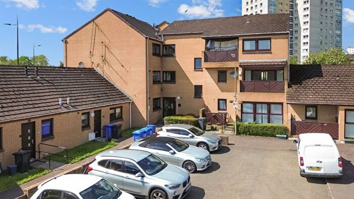 2 Bedroom Flat For Sale In Nairn Place, Clydebank, G81