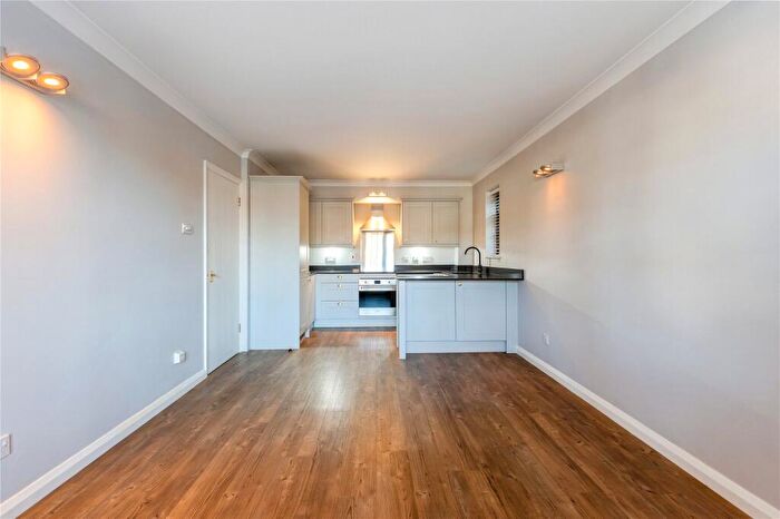 1 Bedroom Flat To Rent In Princes Road, Weybridge, Surrey, KT13