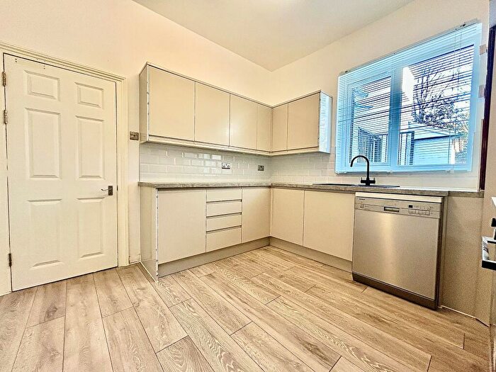 4 Bedroom House To Rent In Beaconsfield Road, Seven Sisters, N15