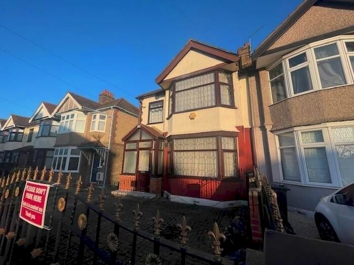 4 Bedroom Semi-Detached House To Rent In Aldborough Road South, Seven Kings, Ilford, IG3