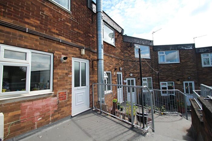 2 Bedroom Flat To Rent In Iveson Drive, Leeds, West Yorkshire, LS16