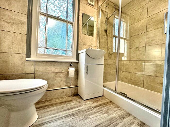 7 Bedroom Terraced House To Rent In Bedroom Student Home - Whitstable Road, CT2