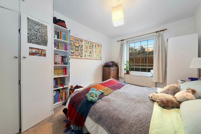 1 Bedroom Flat To Rent In Kennington Oval, London, SE11