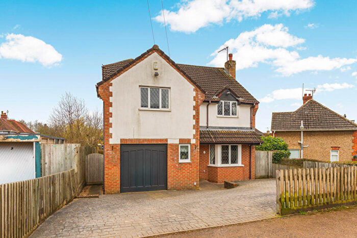 5 Bedroom Detached House For Sale In Astrop Gardens, Kings Sutton - Bedrooms, OX17