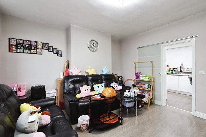 3 Bedroom End Of Terrace House For Sale In Boundary Road, Wybourne, Sheffield, S2