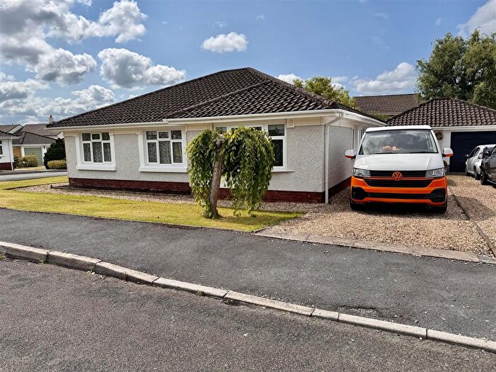 3 Bedroom Detached Bungalow For Sale In Heol Ceirios, Llandybie, Ammanford, SA18