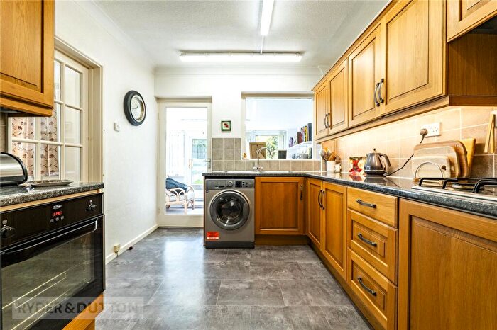 2 Bedroom Bungalow For Sale In Shannon Close, Rastrick, Brighouse, HD6