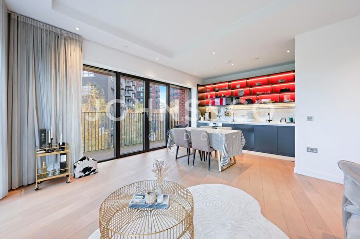 2 Bedroom Flat For Sale In Java House, Botanic Square, London City Island, London, E14