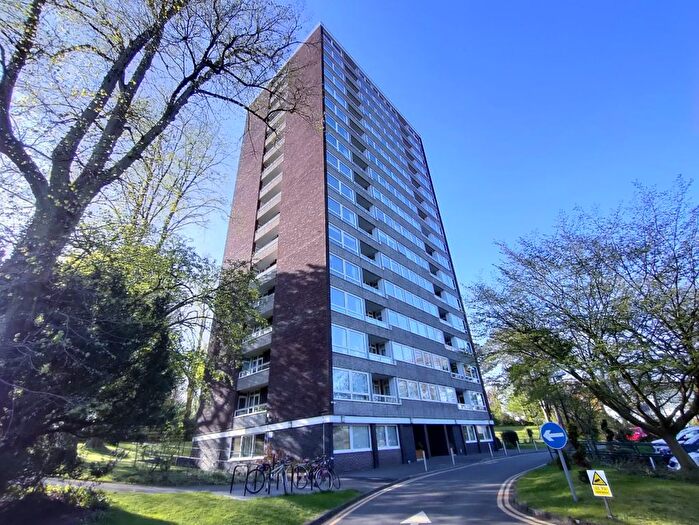 2 Bedroom Flat For Sale In Warwick Crest, Birmingham, B15
